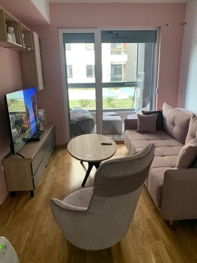 Pink Modern Apartment Skopje Luaran gambar