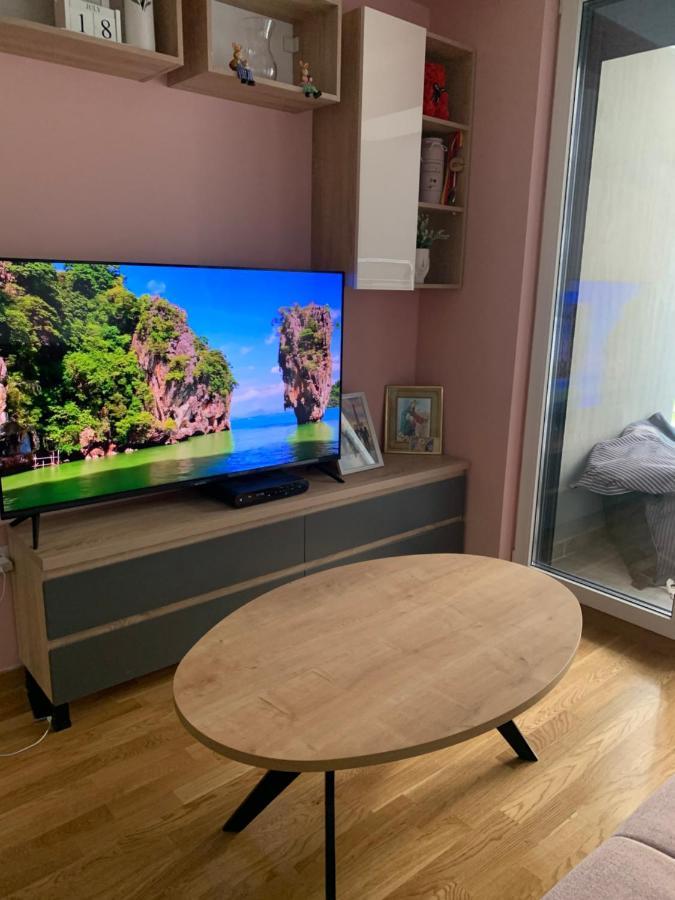 Pink Modern Apartment Skopje Luaran gambar