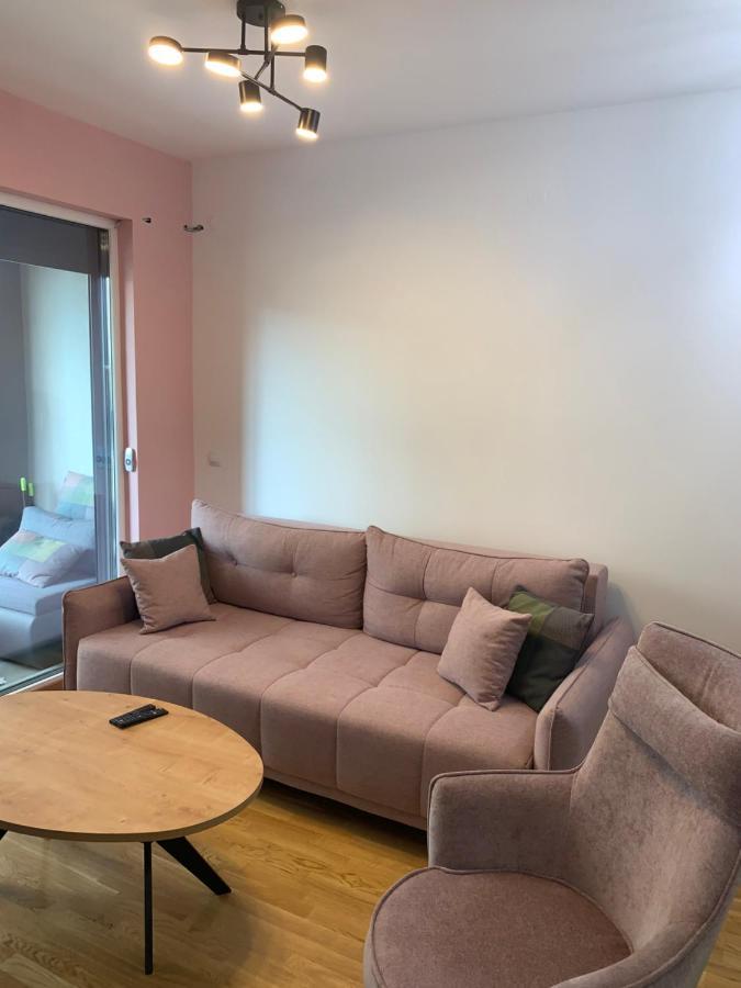 Pink Modern Apartment Skopje Luaran gambar