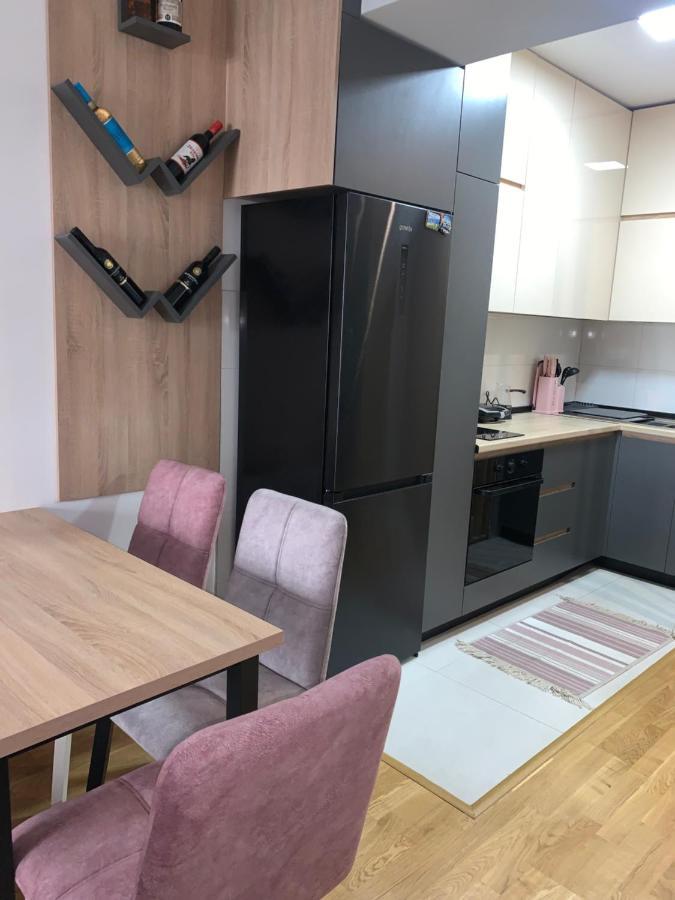Pink Modern Apartment Skopje Luaran gambar