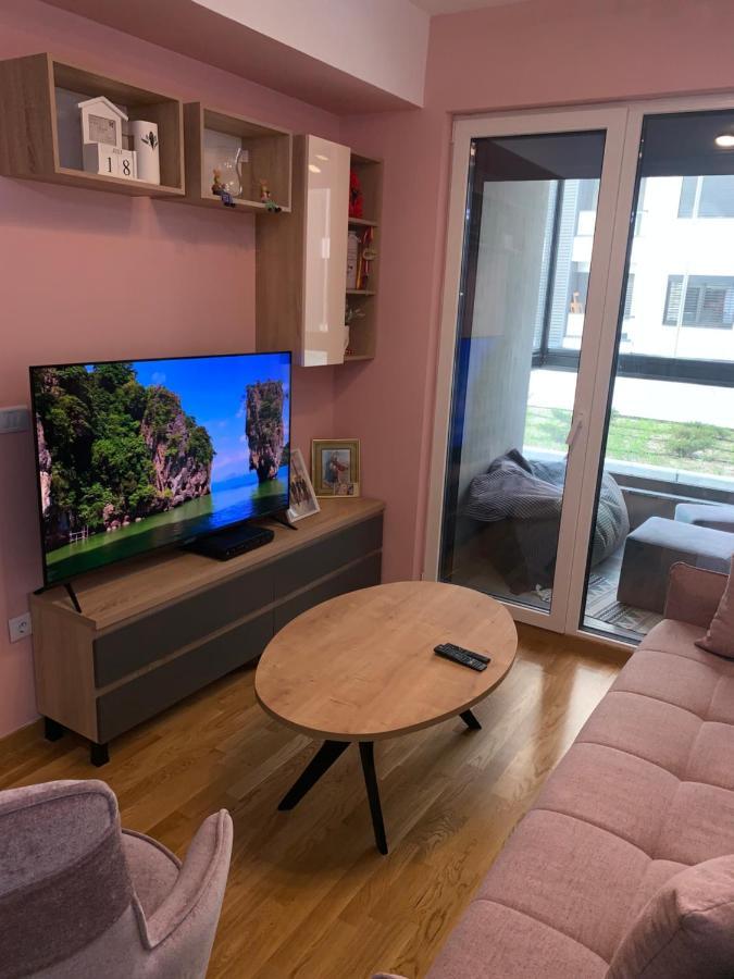 Pink Modern Apartment Skopje Luaran gambar